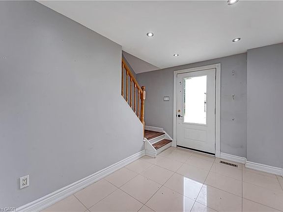 5th image of 80 Hubert St