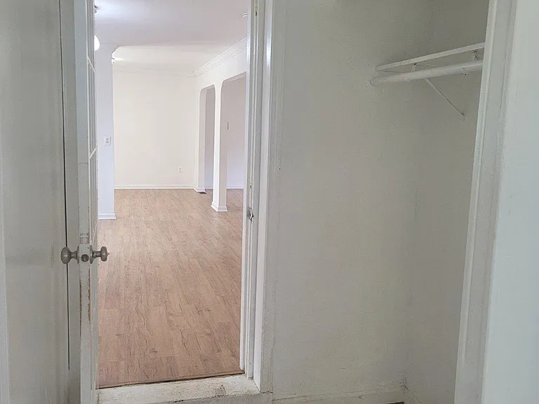 6818 Rolling Rd — Photo 7