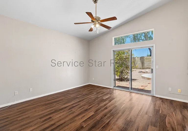 1318 E Saint John Rd — Photo 18