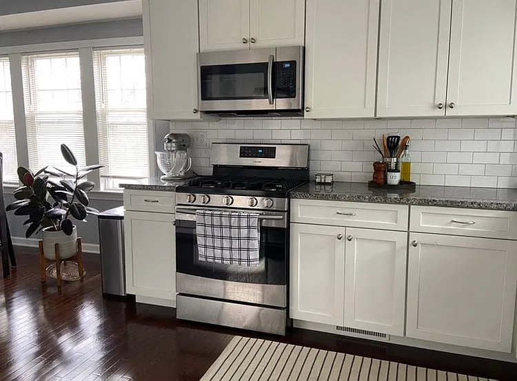 2 bed, 1054 sqft, $2,400 — Photo 2