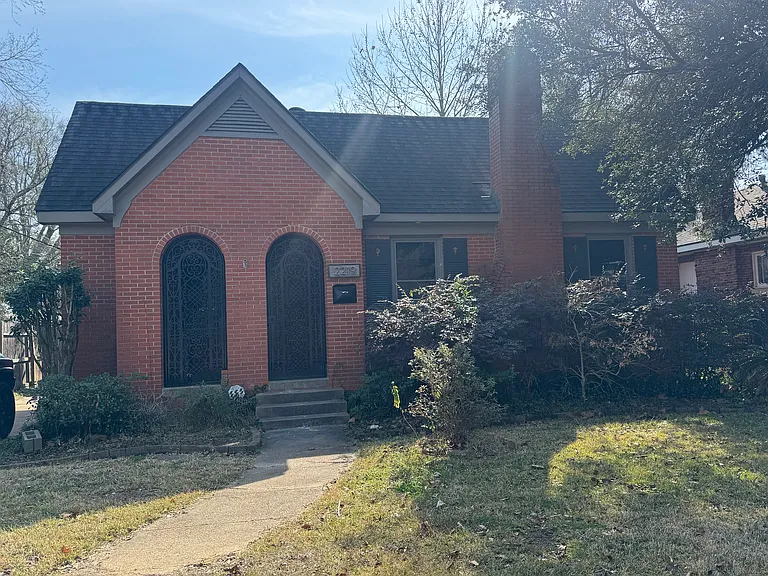 2219 Hill St — Photo 1