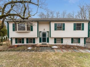 21 Slope Dr, Hackettstown, NJ 07840