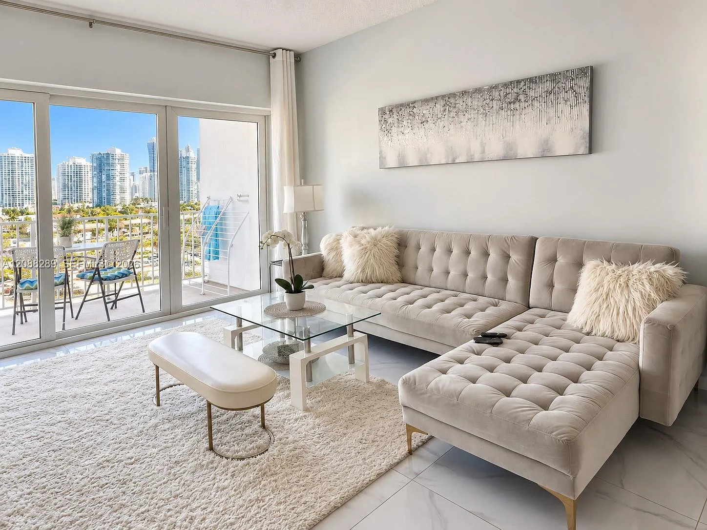 Arlen House West Condo — Photo 2