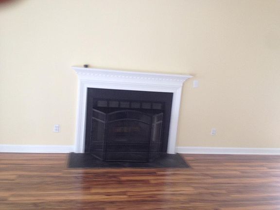 3rd image of 409 Willow Ct
