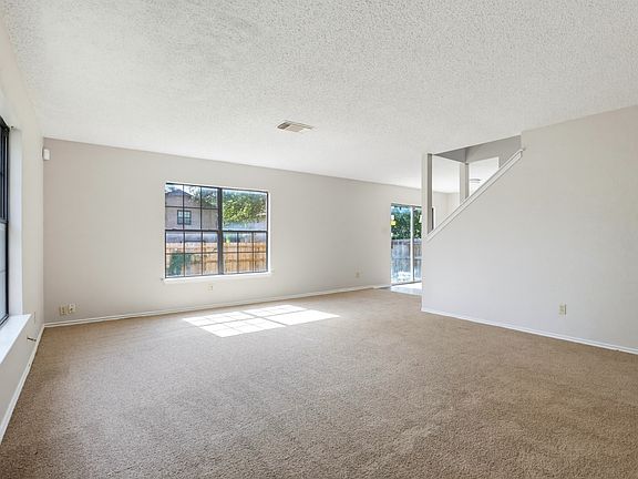 3rd image of 13922 Villa Camino