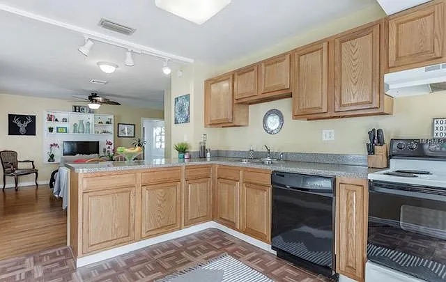 2 bed, 1162 sqft, $2,225 — Photo 4