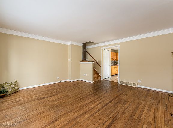 2nd image of 5325 Clover Dr