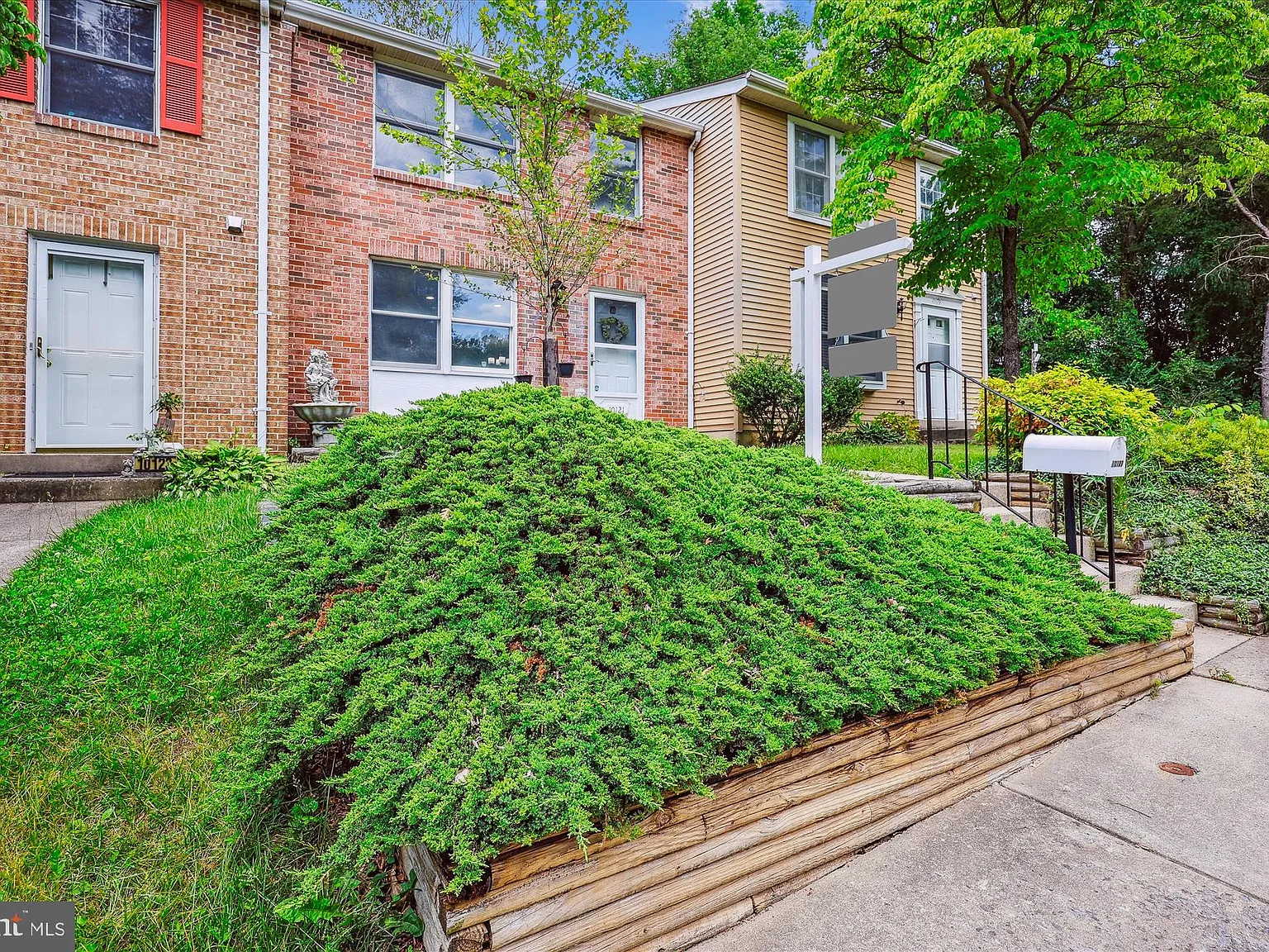 4 bed, 3.0 bath, 1060 sqft, $3,000 — Photo 1