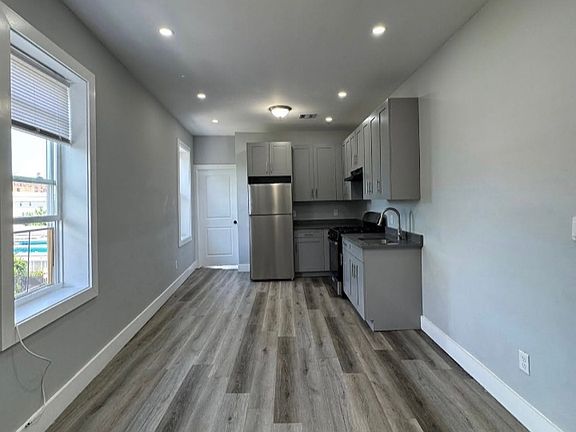 4th image of 186 Hawthorne Ave #L3