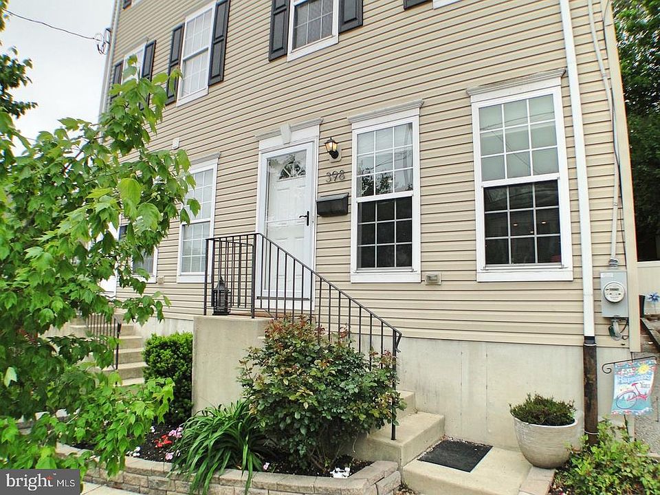 2nd image of 398 Delmar St