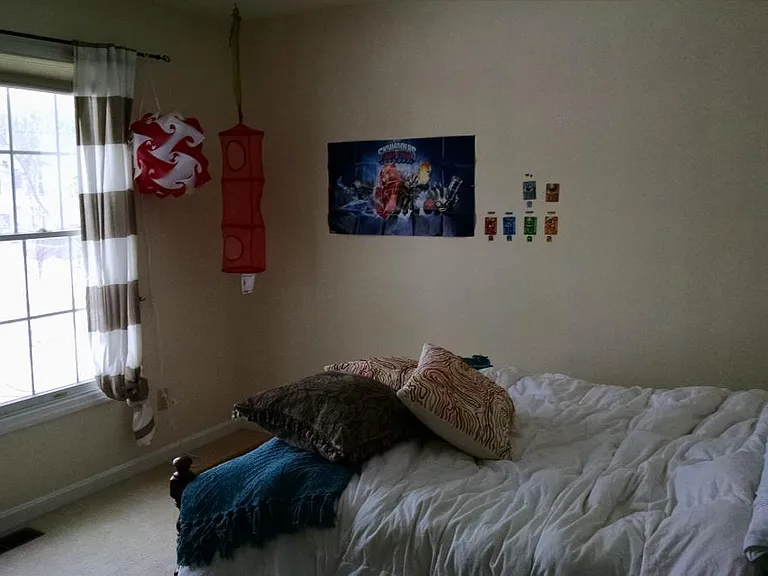 Bedrooms w/large windows