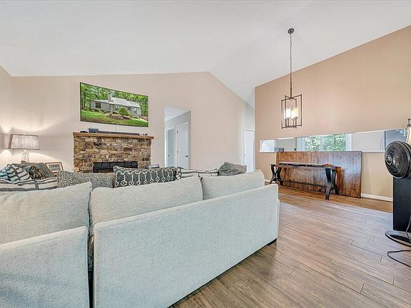 2nd image of 4612 Summerset Dr