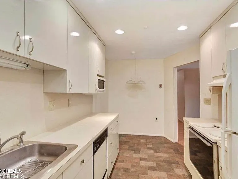 10 Pine Cluster Cir #B — Photo 1