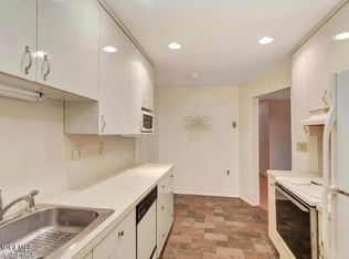 10 Pine Cluster Cir Unit B, Manalapan, NJ 07726