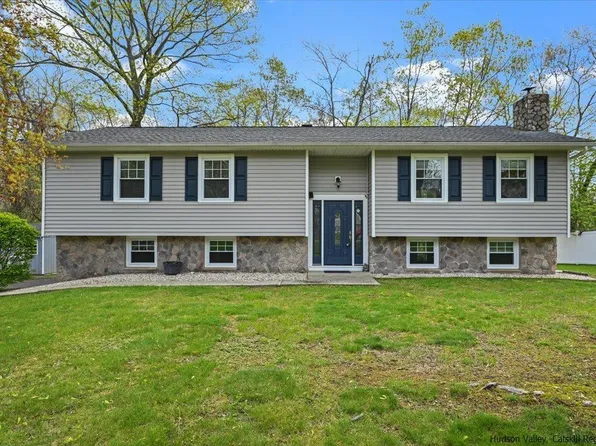 14 Bird Lane, Poughkeepsie, NY 12603