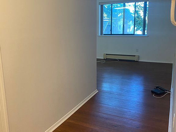 4th image of 21 Lake St APT 1B