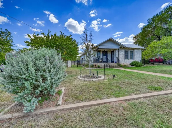 608 E Sandstone Street, Llano, TX 78643