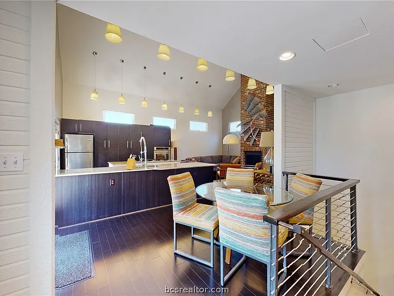 217 N Houston Ave — Photo 18