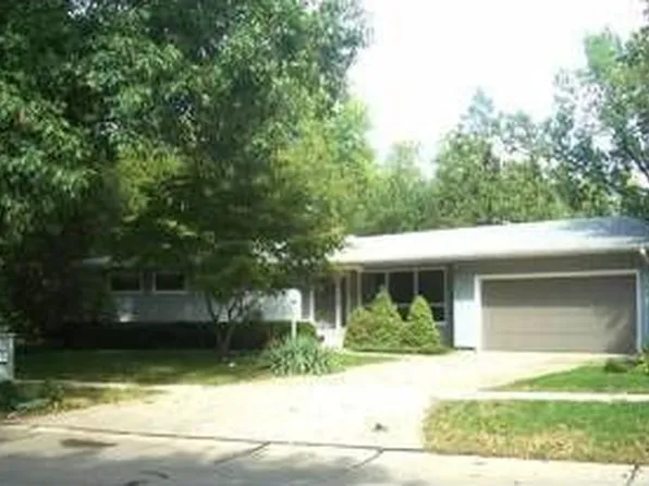 2102 Galen Dr, Champaign, IL 61821