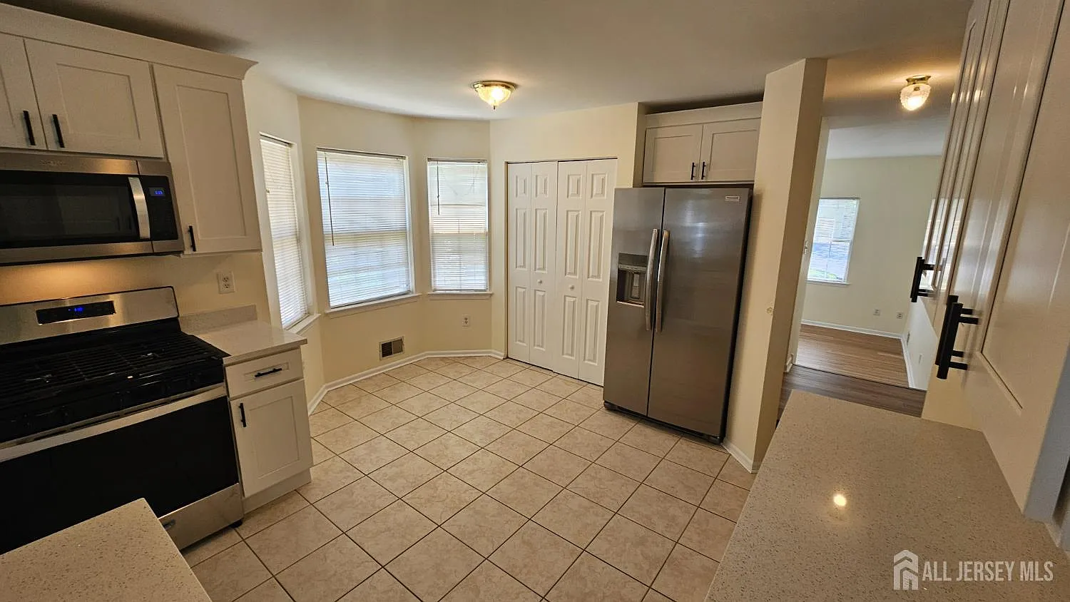 3 bed, 2.5 bath, 2000 sqft, $3,900 — Photo 4