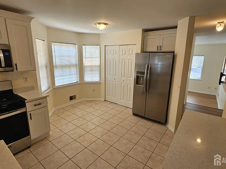 405 Cobblestone Ct — Photo 4