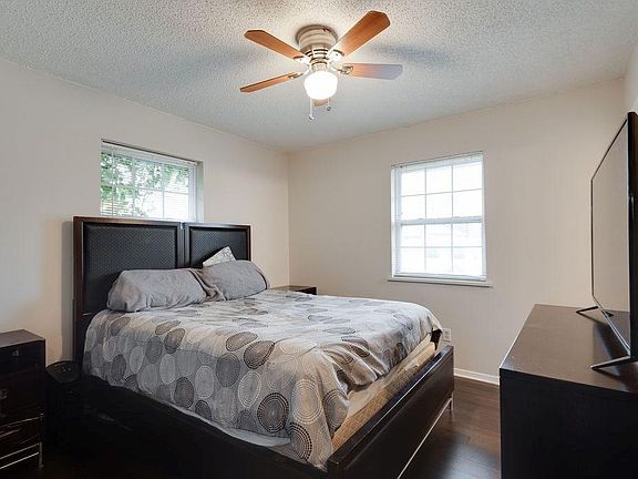 3rd image of 300 Bonnie View Dr