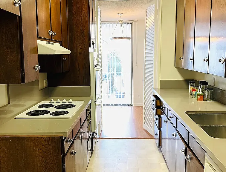 1932 Overland Ave #205 — Photo 8
