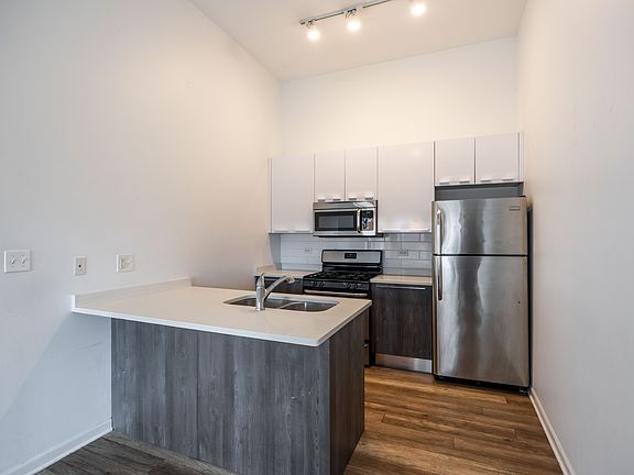4th image of 2700 W North Ave #205