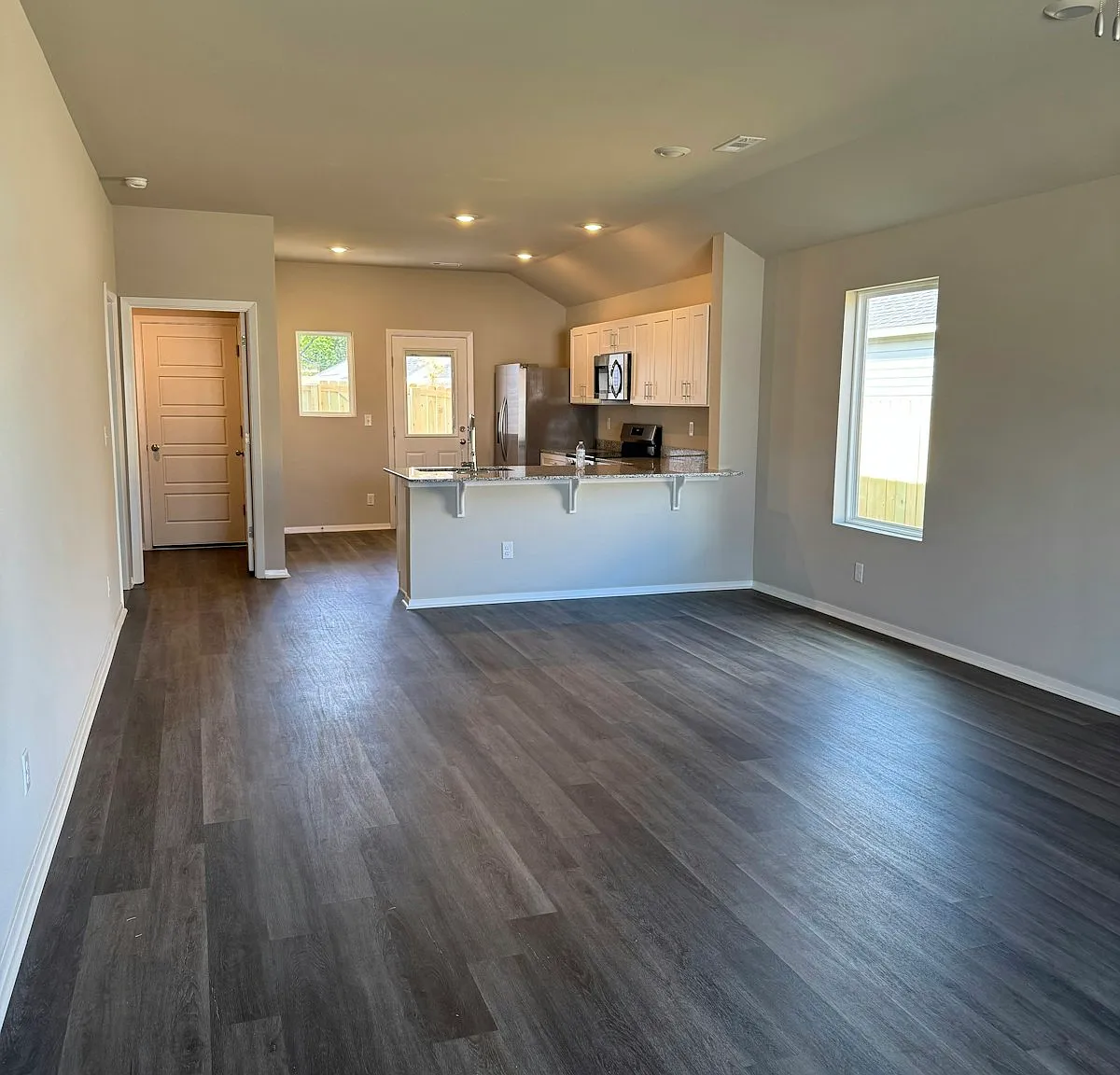 2554 East War Eagle Street — Photo 2