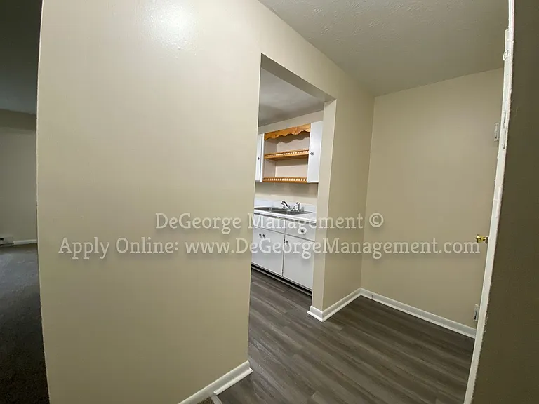 Woodside Court Apartments — Photo 41