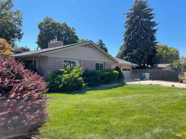2102 Crescent Dr, Caldwell, ID 83605