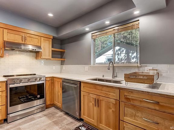 4th image of 3515 Pinecrest Ave