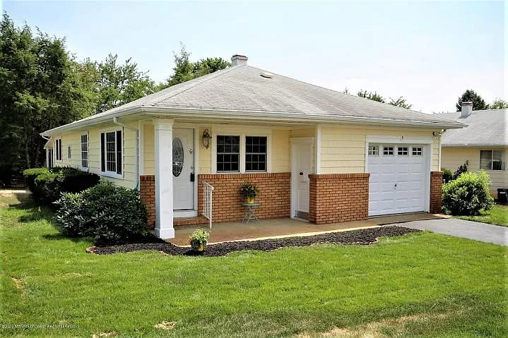 8 Saint David Dr photo 1