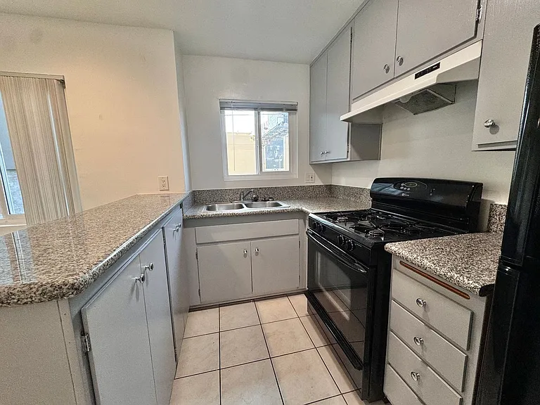 3860 Mentone Ave — Photo 8