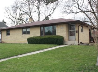 816 N McAree Rd, Waukegan, IL 60085