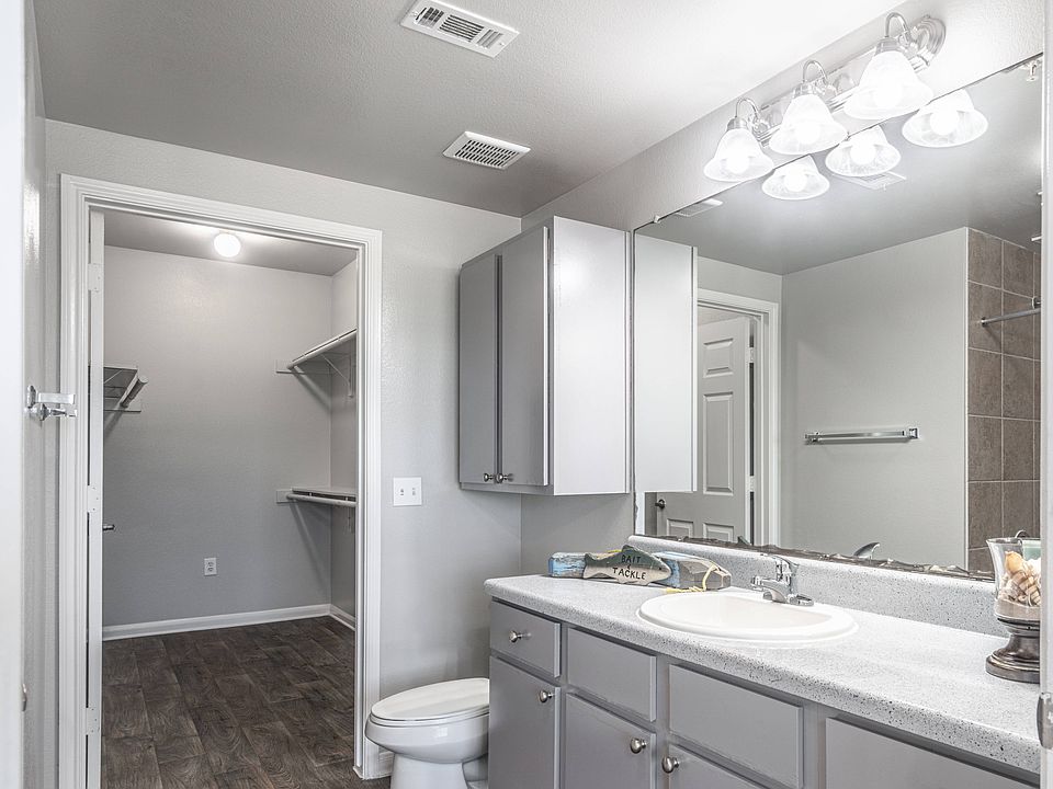 Luxurious Bathroom at Mansions at Moses Lake - Texas City, TX