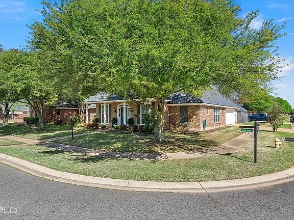 4th image of 1003 Belle Haven Dr