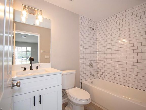 5th image of 3016 Wallace Ave #3016
