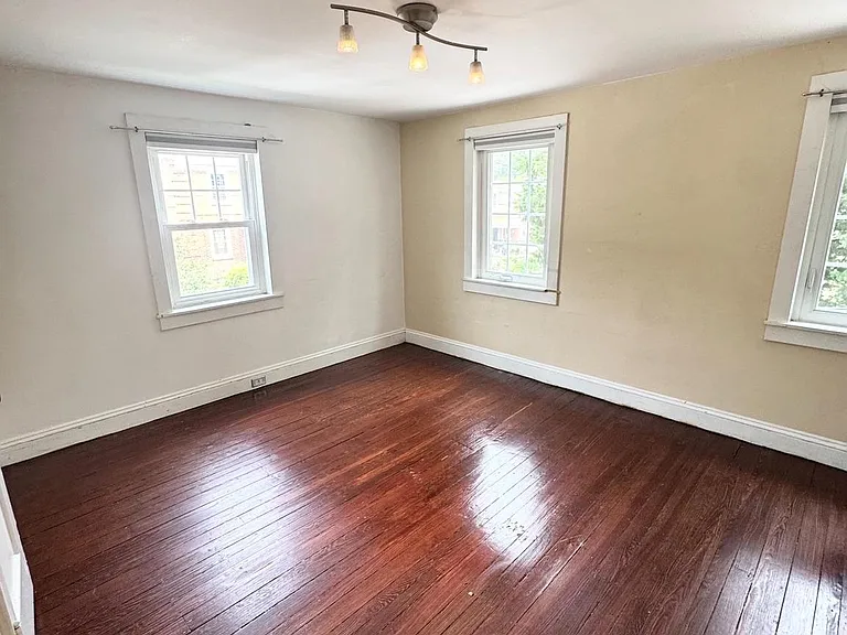 150 E Hartwell Ln — Photo 12