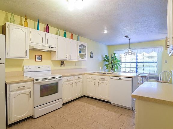 3rd image of 475 Everest Dr