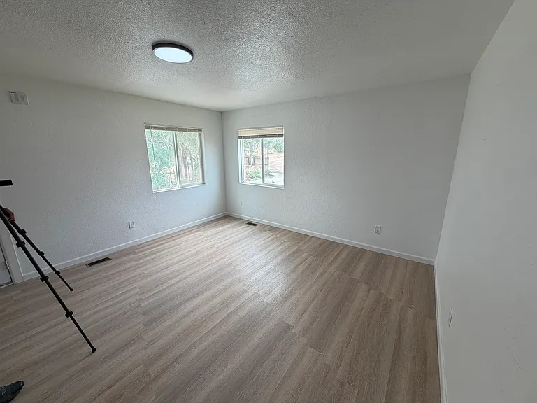 1530 E Ash St — Photo 2