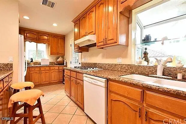 1736 Vistillas Rd — Photo 10