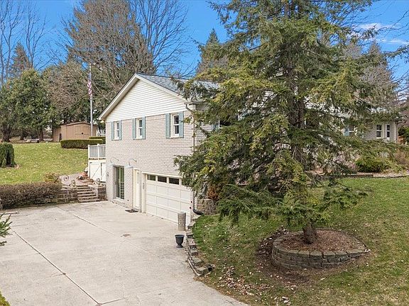2nd image of 847 Leinster Rd