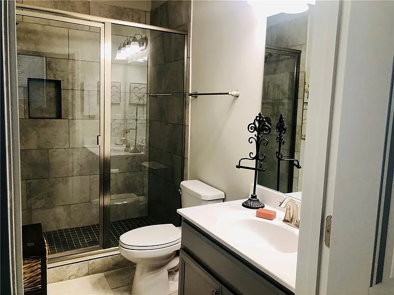 324 Beacons Pl — Photo 5