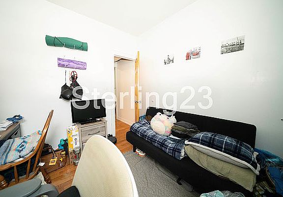 4th image of 3214 46th St APT 1R