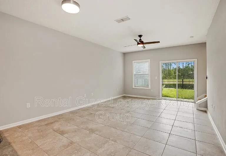 425 Servia Dr — Photo 6
