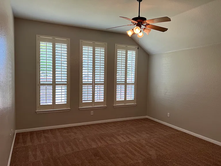 2413 Bridgeport Dr — Photo 7