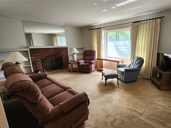 2nd image of 27 Loderdale Rd