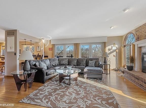 4th image of 11 University Cir