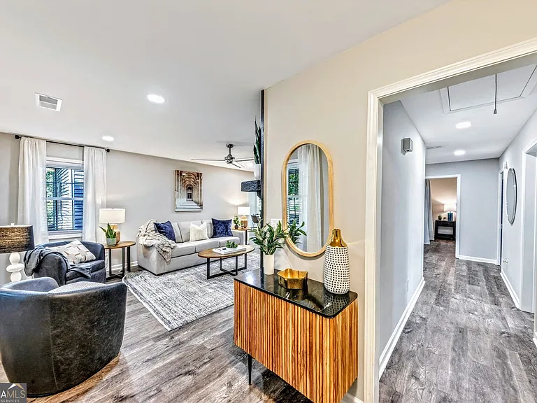 527 Charing Cross Dr — Photo 3
